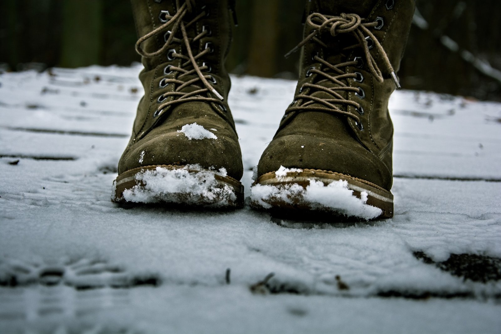 Astuces pour entretenir ses chaussures en daim en hiver