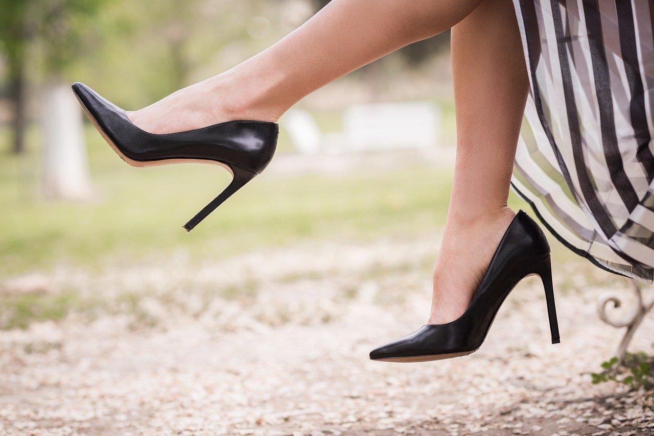 Pantalon chino pour femme : quelles chaussures choisir ?