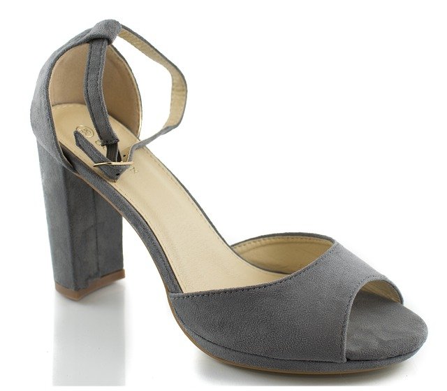 Quelle paire de sandales porter pour aller travailler ?