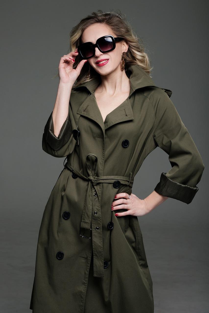 Quelles chaussures porter sur un trench kaki ?