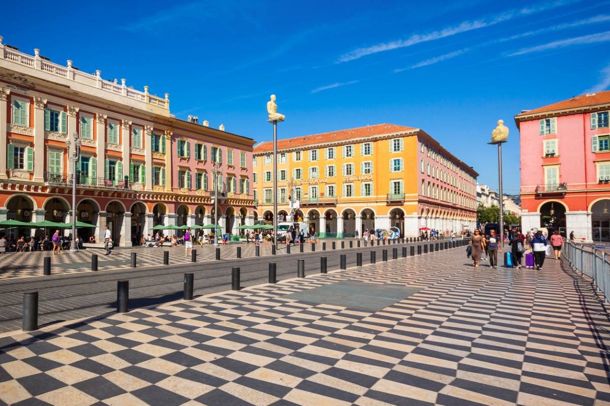 Quels modèles de chaussures privilégier quand on marche beaucoup à Nice ?