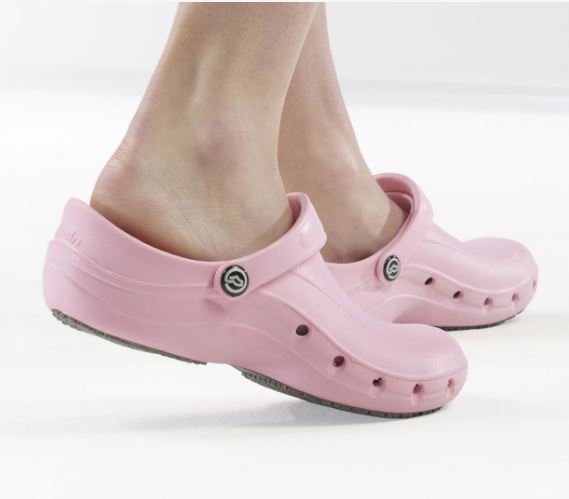 Vous êtes infirmière ? Ayez le look grâce aux sabots !